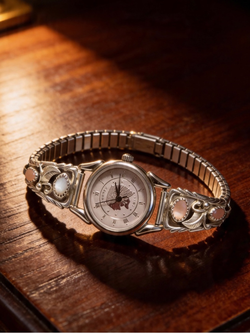 Sterling Silver Mother-of-Pearl Native-American Tips Indian Head Watch. - Picture 2 of 13